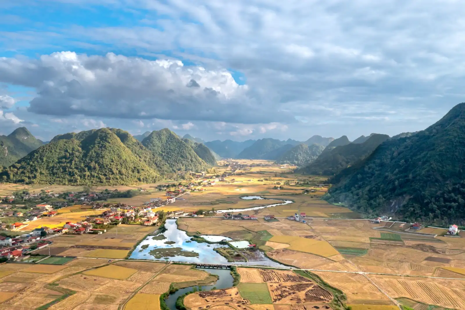 Mau Son Mountain, Lang Son, Vietnam