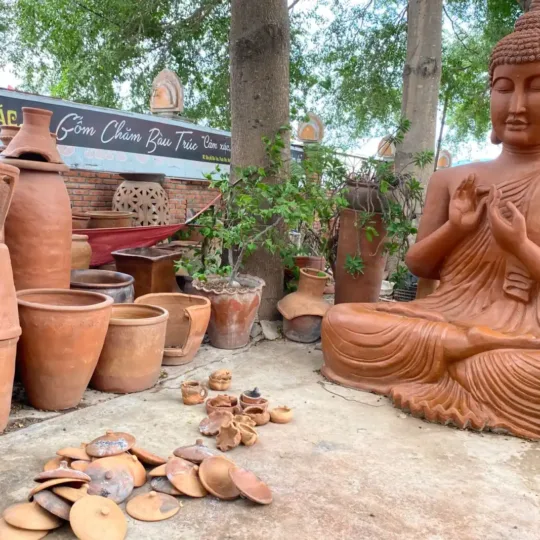 Bau Truc Pottery Village